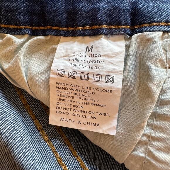 NWOT Women's Size Medium Y2K Western Medium Wash Destressed Jean Shorts - Picture 6 of 7